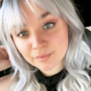 Meet your Posher, Caitlin